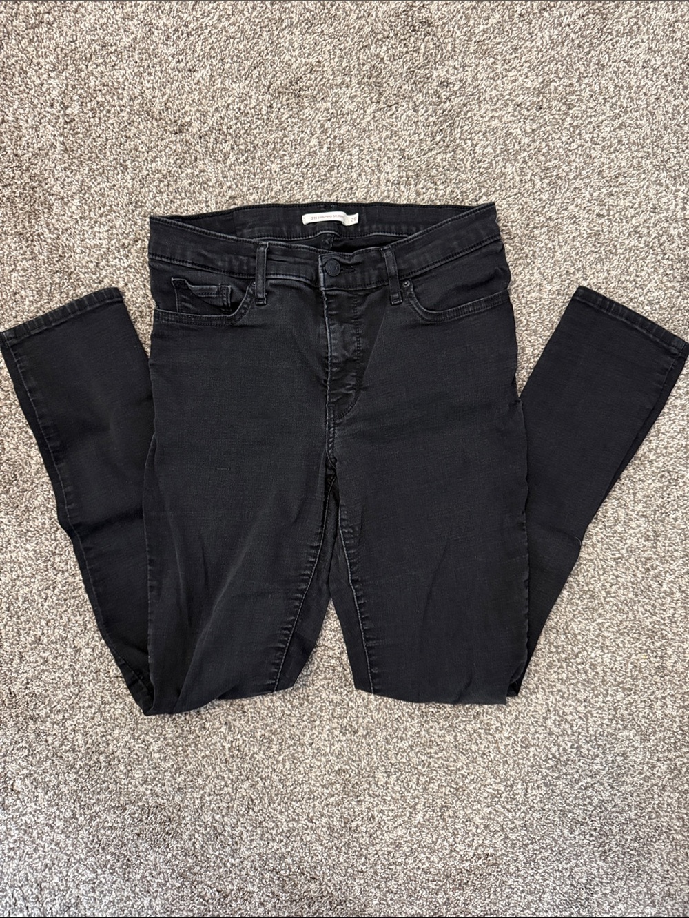Levi's Women's Black Skinny Jeans - Classic Slim Fit - Picture 2 of 3